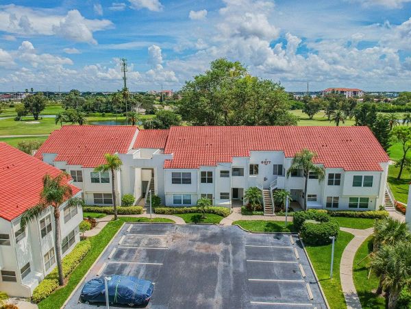 Charming 2 Bedroom Vacation Condo in St. Petersburg