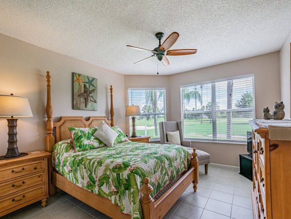 Charming 2 Bedroom Vacation Condo in St. Petersburg