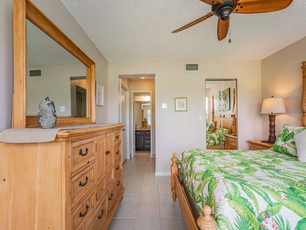 Charming 2 Bedroom Vacation Condo in St. Petersburg