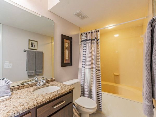 Charming 2 Bedroom Vacation Condo in St. Petersburg