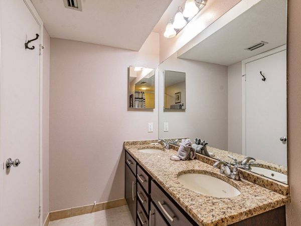 Charming 2 Bedroom Vacation Condo in St. Petersburg