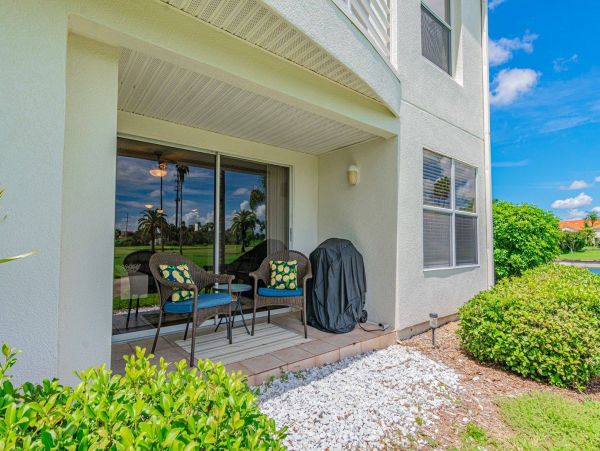 Charming 2 Bedroom Vacation Condo in St. Petersburg