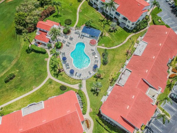 Charming 2 Bedroom Vacation Condo in St. Petersburg