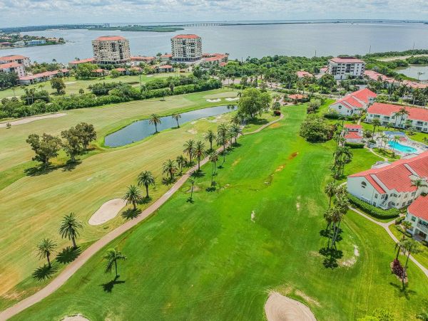 Charming 2 Bedroom Vacation Condo in St. Petersburg