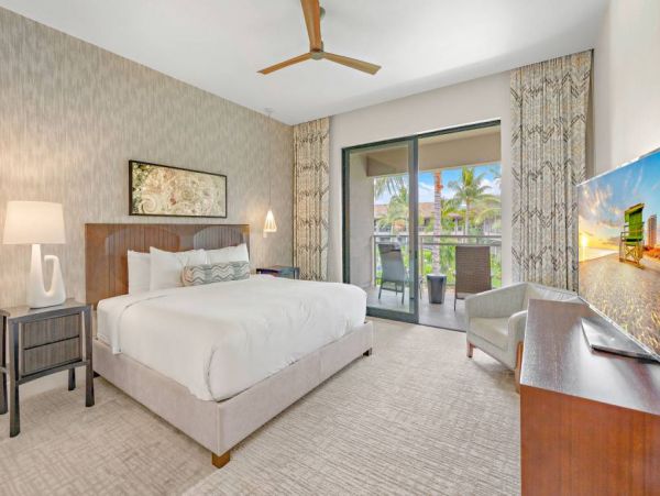 Six Bedroom Luxury Vacation Rental Pool & Mountain View in Kaanapali