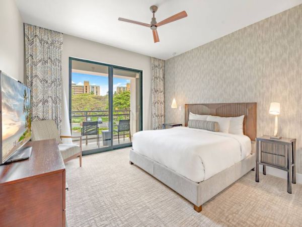 Six Bedroom Luxury Vacation Rental Pool & Mountain View in Kaanapali