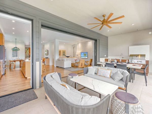 Six Bedroom Luxury Vacation Rental Pool & Mountain View in Kaanapali