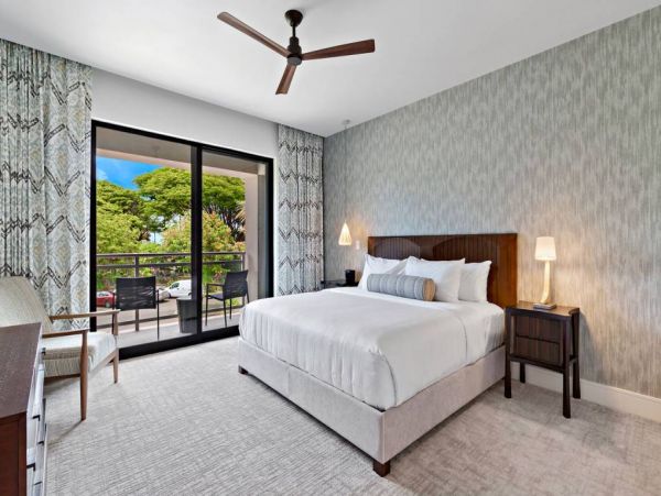 Six Bedroom Luxury Vacation Rental Pool & Mountain View in Kaanapali