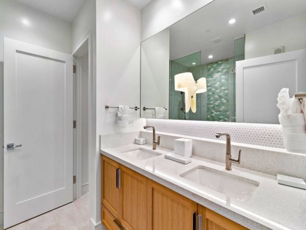 Six Bedroom Luxury Vacation Rental Pool & Mountain View in Kaanapali