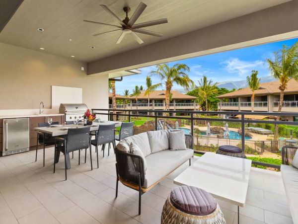 Six Bedroom Luxury Vacation Rental Pool & Mountain View in Kaanapali