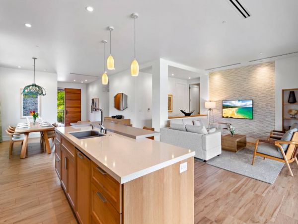 Six Bedroom Luxury Vacation Rental Pool & Mountain View in Kaanapali