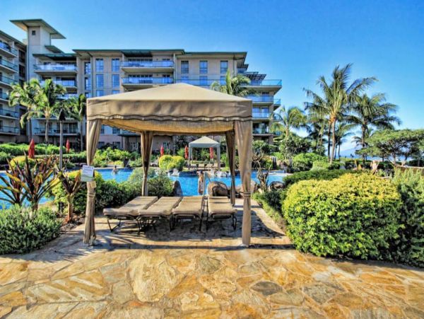 Six Bedroom Luxury Vacation Rental Pool & Mountain View in Kaanapali