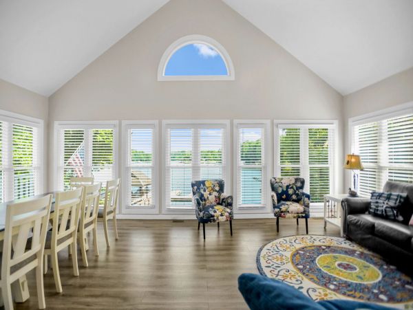 Waterfront Charming 4 Bedroom Vacation Home in Lake Norman