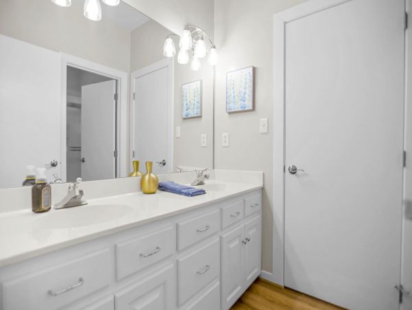 Waterfront Charming 4 Bedroom Vacation Home in Lake Norman
