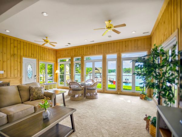 Waterfront Charming 4 Bedroom Vacation Home in Lake Norman
