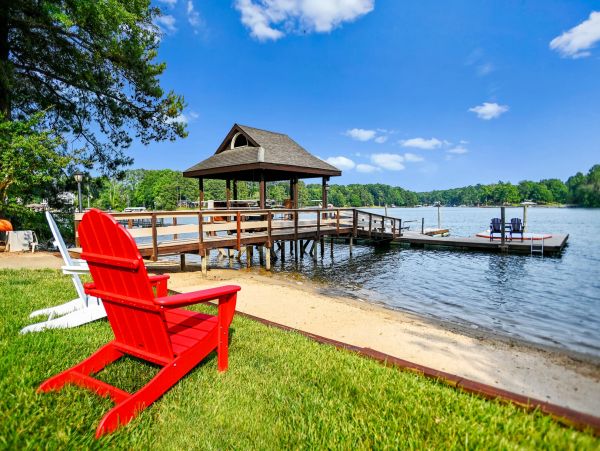 Waterfront Charming 4 Bedroom Vacation Home in Lake Norman
