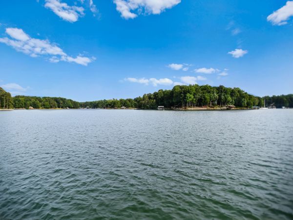 Waterfront Charming 4 Bedroom Vacation Home in Lake Norman