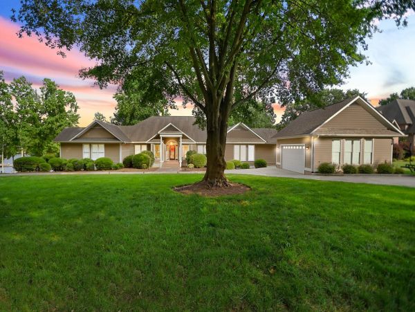 Waterfront Charming 4 Bedroom Vacation Home in Lake Norman