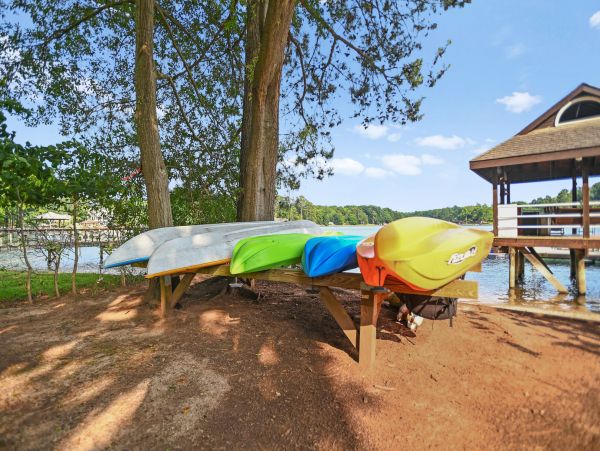 Waterfront Charming 4 Bedroom Vacation Home in Lake Norman