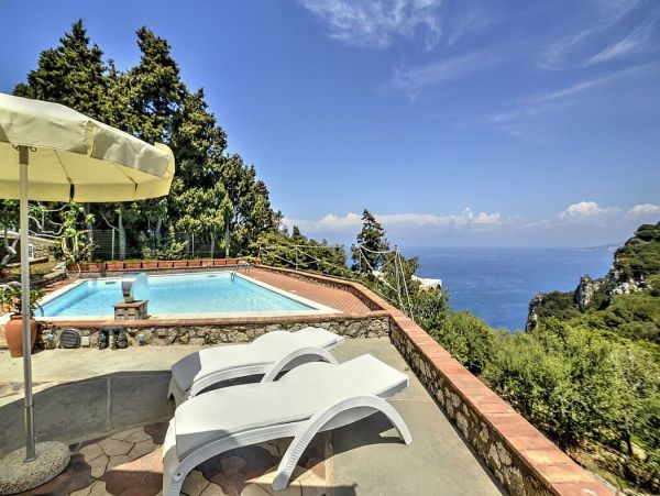 Stunning Vacation Villa in Capri with Amazing Views