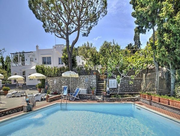 Stunning Vacation Villa in Capri with Amazing Views