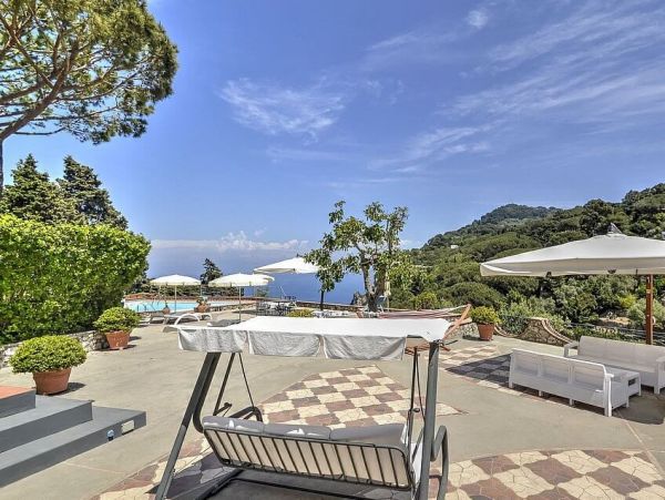 Stunning Vacation Villa in Capri with Amazing Views