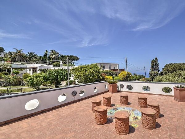 Stunning Vacation Villa in Capri with Amazing Views
