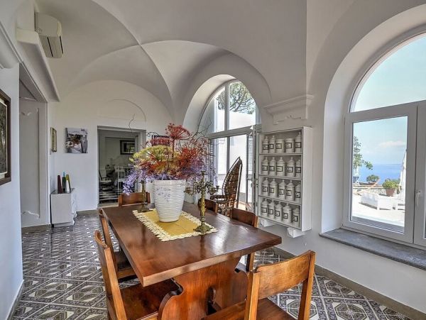 Stunning Vacation Villa in Capri with Amazing Views