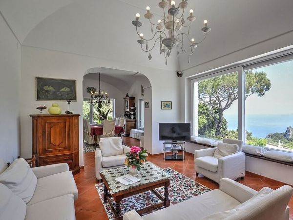 Stunning Vacation Villa in Capri with Amazing Views