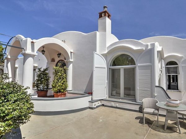 Stunning Vacation Villa in Capri with Amazing Views