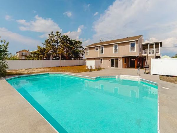 4 Bedroom Vacation Home in Virginia Beach Close to Beach