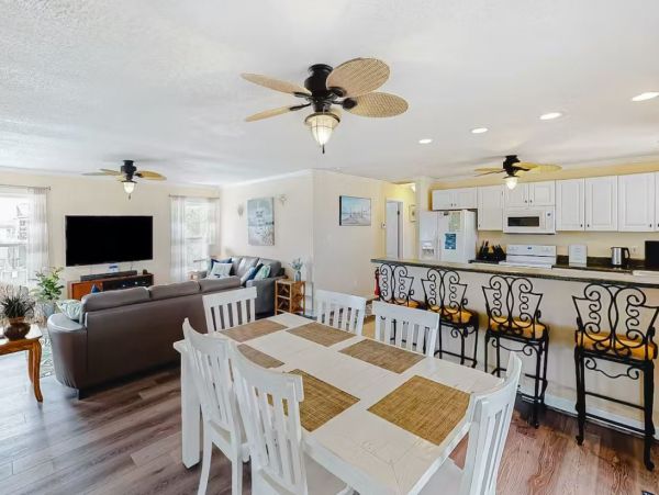 4 Bedroom Vacation Home in Virginia Beach Close to Beach