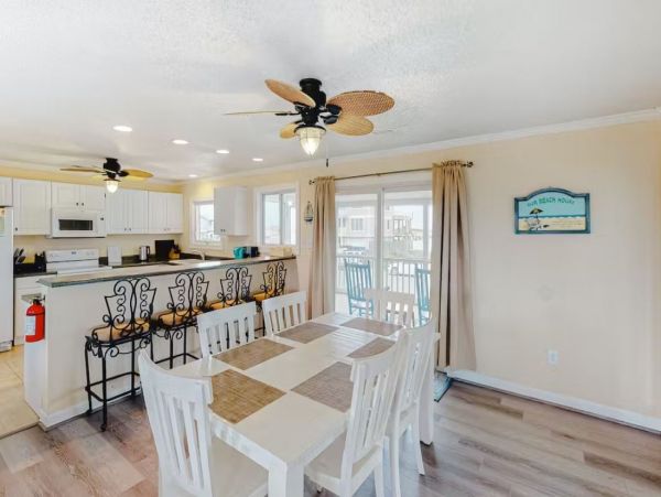 4 Bedroom Vacation Home in Virginia Beach Close to Beach