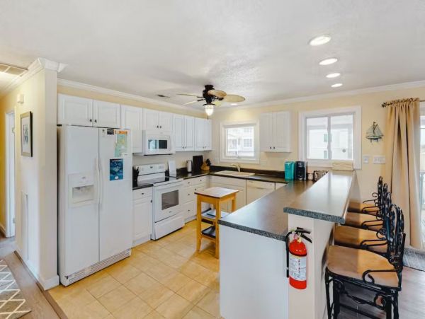 4 Bedroom Vacation Home in Virginia Beach Close to Beach