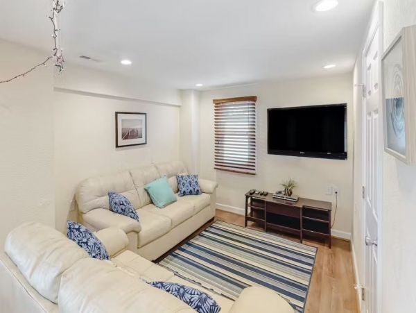 4 Bedroom Vacation Home in Virginia Beach Close to Beach