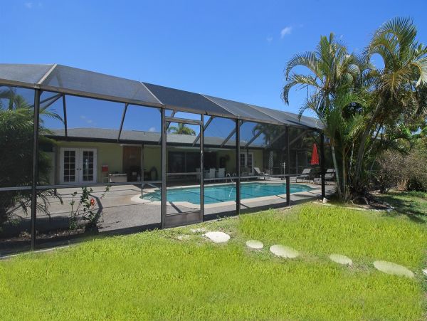 Cape Coral Vacation Home Three Bedroom
