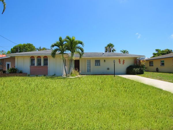 Cape Coral Vacation Home Three Bedroom