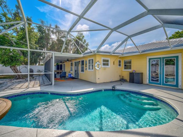 Four Bedroom Vacation Home in Sarasota with Private Pool