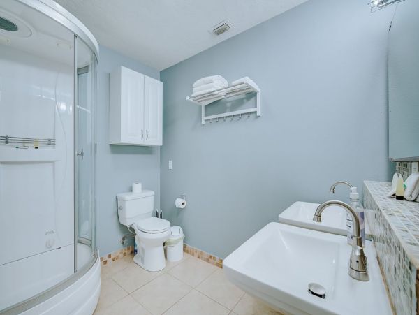 Four Bedroom Vacation Home in Sarasota with Private Pool