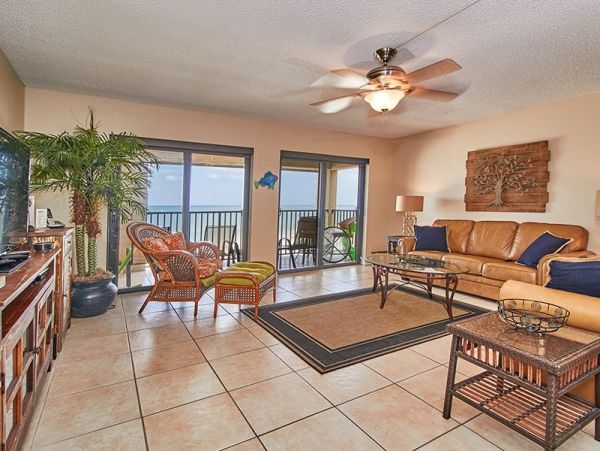 Redington Shores Gem with 2 Bedrooms