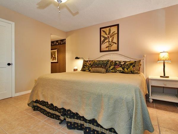 Redington Shores Gem with 2 Bedrooms