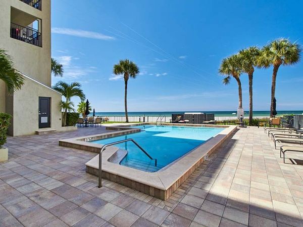 Redington Shores Gem with 2 Bedrooms