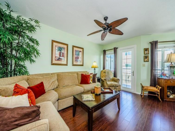 2 Bedroom- 2 bathroom Townhouse with direct beach access