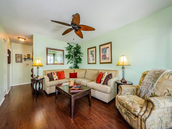 2 Bedroom- 2 bathroom Townhouse with direct beach access