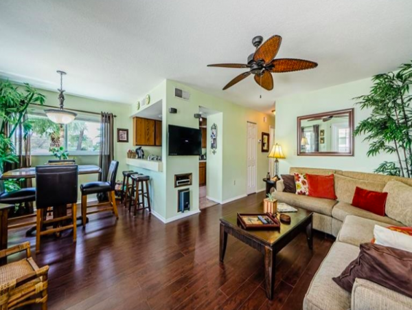 2 Bedroom- 2 bathroom Townhouse with direct beach access