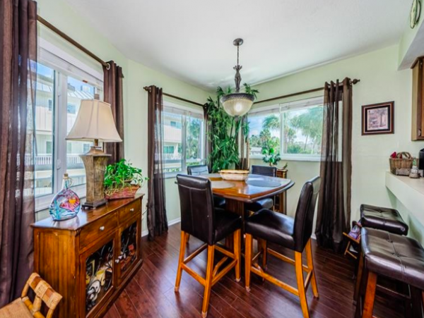 2 Bedroom- 2 bathroom Townhouse with direct beach access