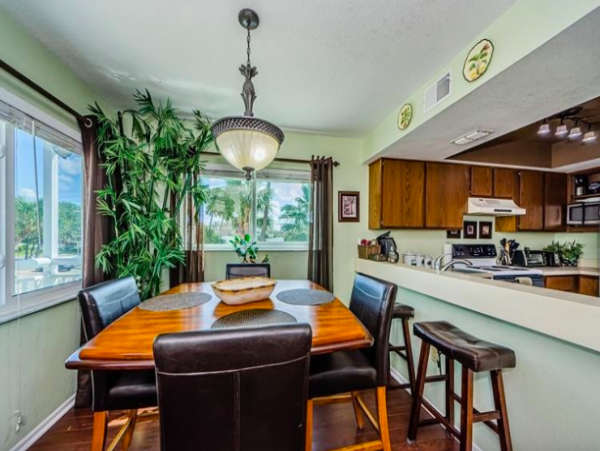 2 Bedroom- 2 bathroom Townhouse with direct beach access