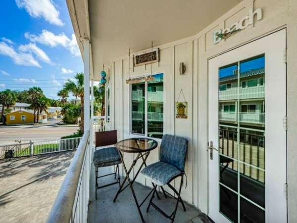 2 Bedroom- 2 bathroom Townhouse with direct beach access
