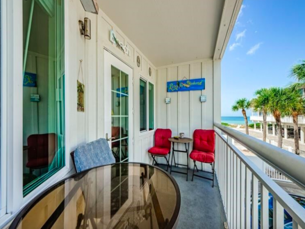 2 Bedroom- 2 bathroom Townhouse with direct beach access