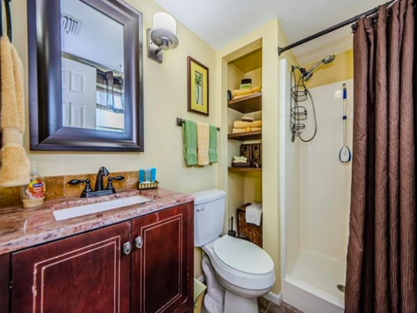 2 Bedroom- 2 bathroom Townhouse with direct beach access